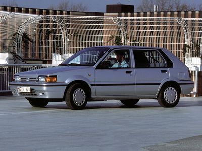 Автостекла Nissan Sunny N13 c установкой в Москве